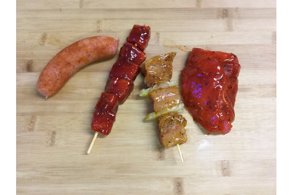 Barbecuebox voor 4 personen - 16 stuks vlees Barbecuebox voor 4 personen - 16 stuks vlees